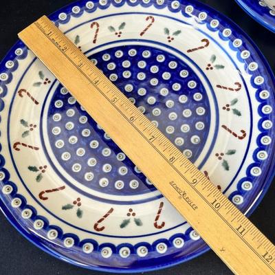 Sale Photo Thumbnail #860: 2 dinner plates & 2 candles.  All like new!