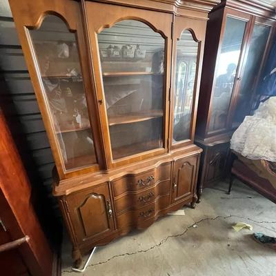 Sale Photo Thumbnail #513: LOT 121
Beautiful solid wood hutch.