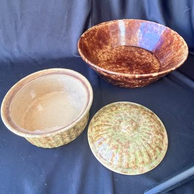 Sale Photo Thumbnail #930: Large flat bowl & casserole with lid.  No chips or damage.