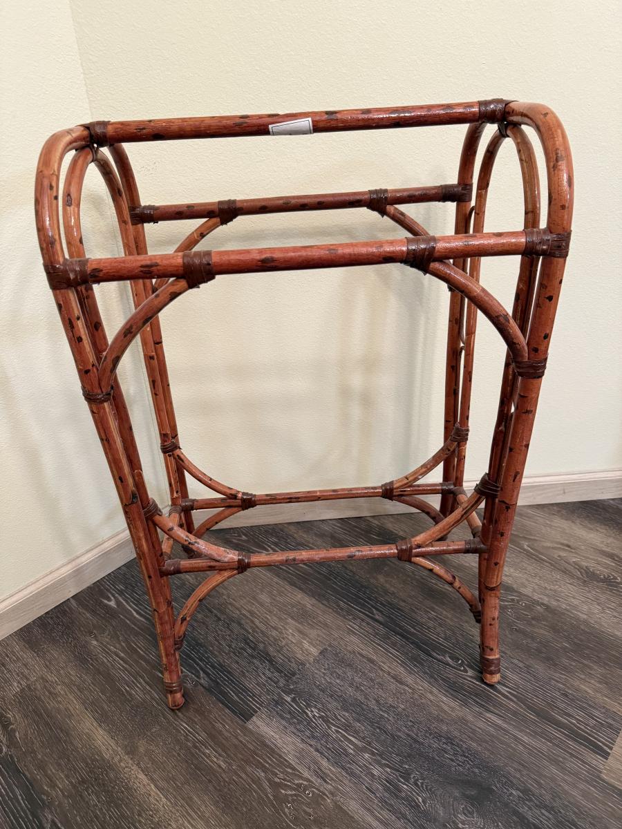 Bamboo Quilt/Blanket/Towel Rack | EstateSales.org