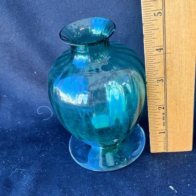 Sale Photo Thumbnail #1090: Hand blown, great color! Shorter vase.