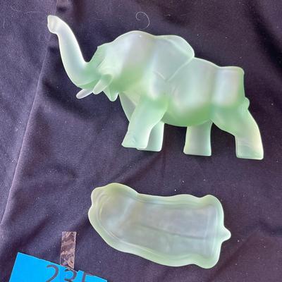 Sale Photo Thumbnail #1134: It glows!  Great piece with no damage!