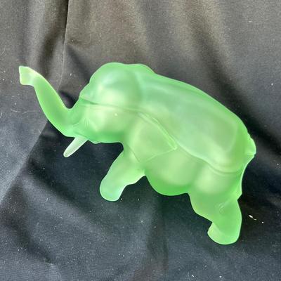 Sale Photo Thumbnail #1132: It glows!  Great piece with no damage!