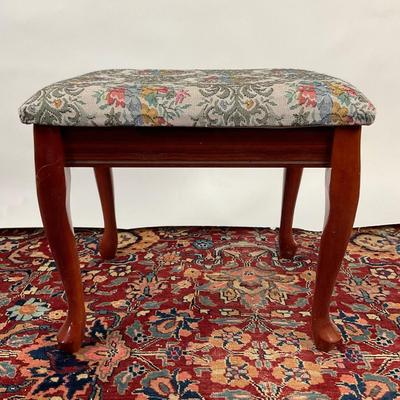 Sale Photo Thumbnail #384: Measurements:
19” in width, 15” in depth, 17” in height