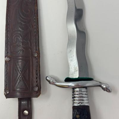 Sale Photo Thumbnail #261: 10 1/2”
Circa 1940-60's Kris Dagger made by G.C. Co. Solingen Germany. It has a full S shaped aluminum guard with a cast aluminum lion head pommel.