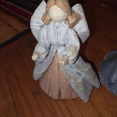 Pair of figurines