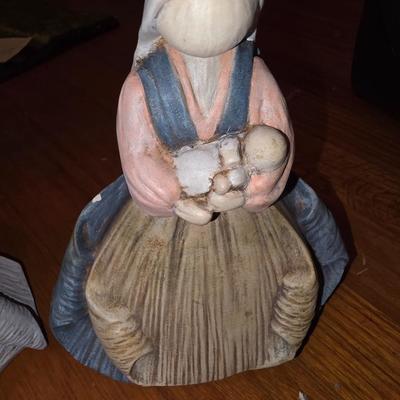 Pair of figurines