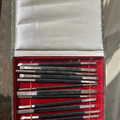 Sale Photo Thumbnail #424: Dozen chisels