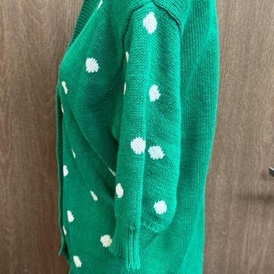 Sale Photo Thumbnail #383: Size large,  In good vintage condition. 55% Ramie / 45% Botton. Assembled in Hong Kong