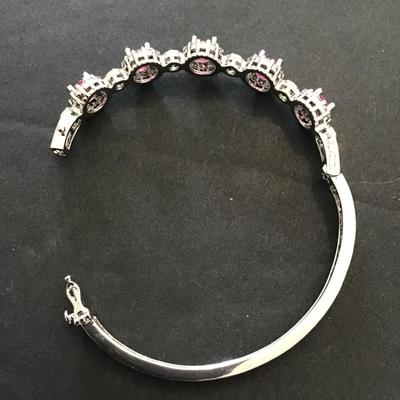 Very nice silver tone fashion statement bracelet