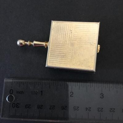 Cool vintage pill or snuff box