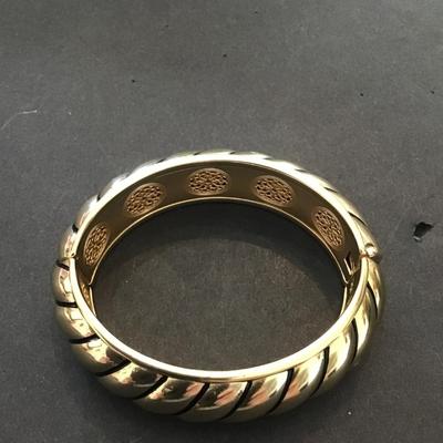 Beautiful very clean Brighton, Athena scalloped gold Tone bracelet