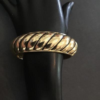 Beautiful very clean Brighton, Athena scalloped gold Tone bracelet