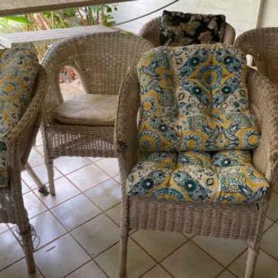 KSG001 - 5 Patio Wicker Chairs