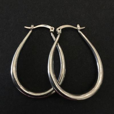 Very nice silver toned hoop, earrings,