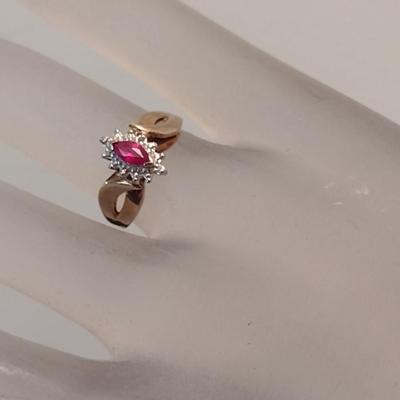 10 Karat Yellow Gold and Gemstone Ring- Approx Size 6 1/2 and Total Weight 2.5 Grams (#1)
