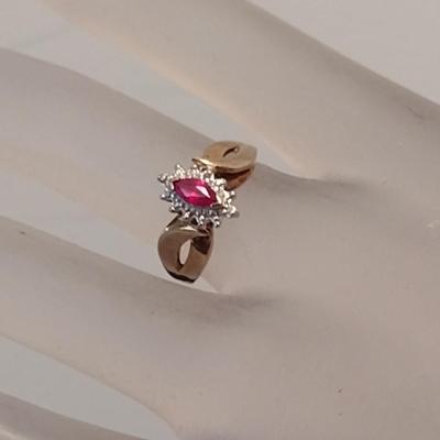 10 Karat Yellow Gold and Gemstone Ring- Approx Size 6 1/2 and Total Weight 2.5 Grams (#1)