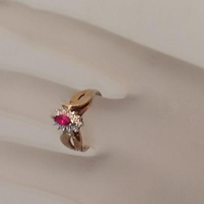 10 Karat Yellow Gold and Gemstone Ring- Approx Size 6 1/2 and Total Weight 2.5 Grams (#1)