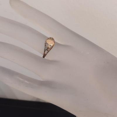 10 Karat Plumb Yellow Gold Monogrammed 'M' Ring- Approx Size 6 1/4 and Total Weight 1.3 Grams (#2)