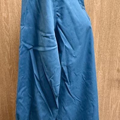 Sale Photo Thumbnail #219: In good condition. No-iron fabric.