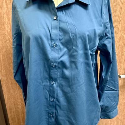 Sale Photo Thumbnail #218: In good condition. No-iron fabric.