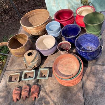 Sale Photo Thumbnail #459: Includes pottery and ceramic pieces and three jardiniere feet.