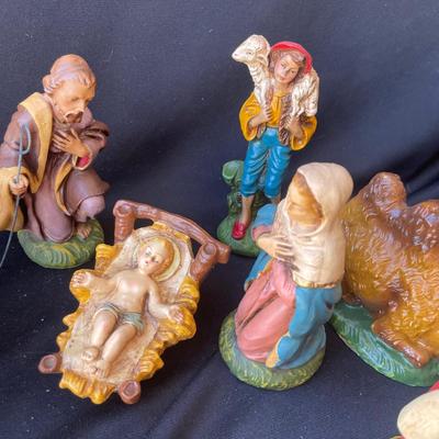 Sale Photo Thumbnail #1373: The cow's horn is missing.  Otherwise a great vintage set!