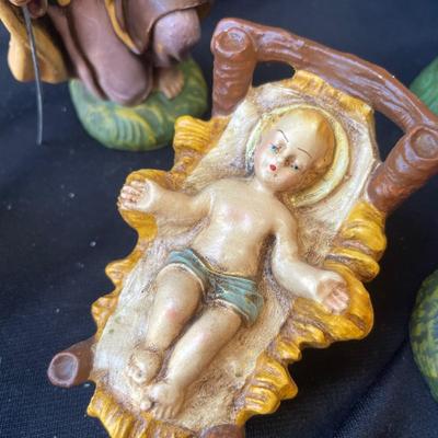 Sale Photo Thumbnail #1377: The cow's horn is missing.  Otherwise a great vintage set!