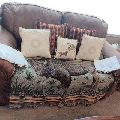 BUFFALO KNIT THROW BLANKET, 2 SETS OF PILLOW CASES AND THROW PILLOW