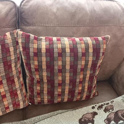 BUFFALO KNIT THROW BLANKET, 2 SETS OF PILLOW CASES AND THROW PILLOW