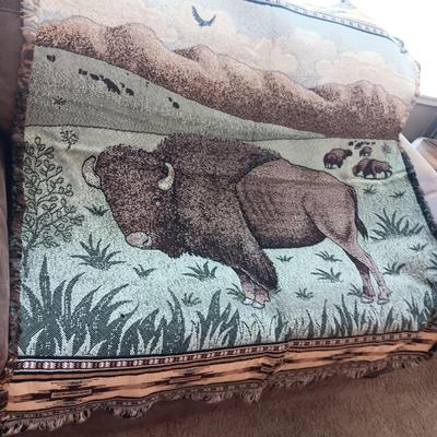 BUFFALO KNIT THROW BLANKET, 2 SETS OF PILLOW CASES AND THROW PILLOW