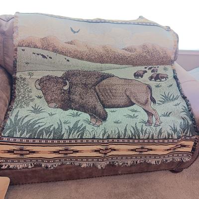 BUFFALO KNIT THROW BLANKET, 2 SETS OF PILLOW CASES AND THROW PILLOW