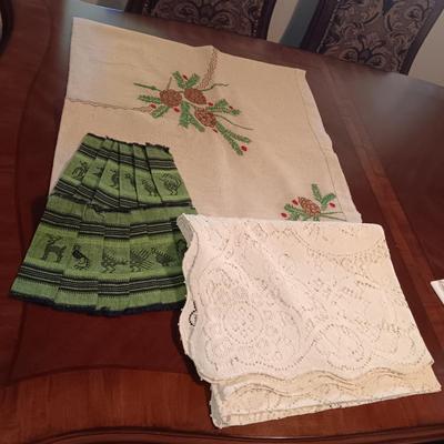 EMBROIDERED PINE CONE LINEN TABLECLOTH, LINEN NAPKINS AND LACEY TABLECLOTH