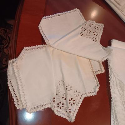 QUALITY FINE LINEN TABLECLOTHS AND NAPKINS
