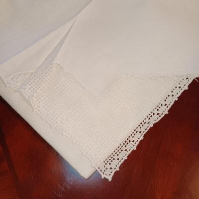 QUALITY FINE LINEN TABLECLOTHS AND NAPKINS