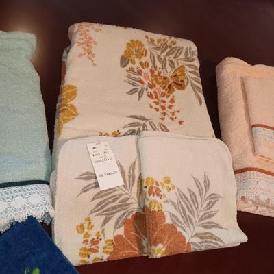 NEW TOWELS WITH WASHCLOTHS