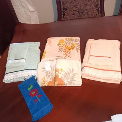 NEW TOWELS WITH WASHCLOTHS