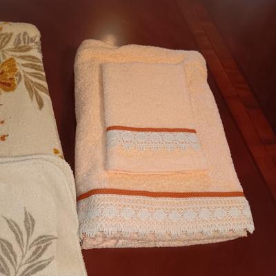 NEW TOWELS WITH WASHCLOTHS