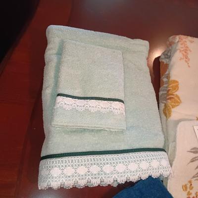NEW TOWELS WITH WASHCLOTHS