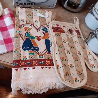 COFFEE PERCOLATOR TEA KETTLE KITCHEN TOWEL AND OVEN MITT PLUS MORE