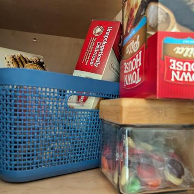 Pantry Full Of Food (Cabinet Not Included) (K)