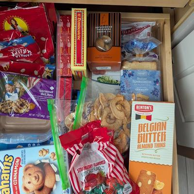 Pantry Full Of Food (Cabinet Not Included) (K)