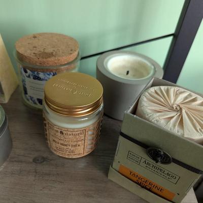 Array Of Candles Several Different Brands #1 (Most Of Them Have Not Been Used) (FR)