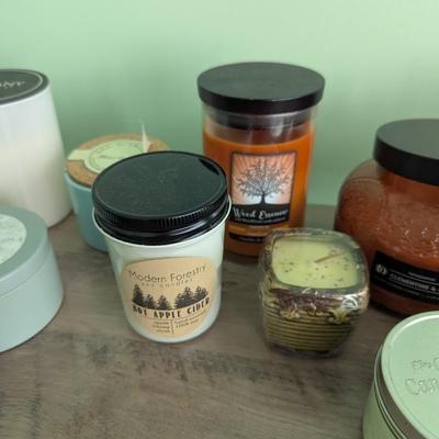 Array Of Candles Several Different Brands #1 (Most Of Them Have Not Been Used) (FR)