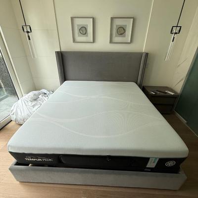 Sale Photo Thumbnail #6: Comes with frame and mattress