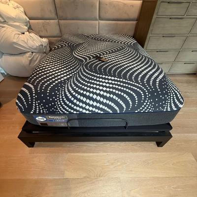 Sale Photo Thumbnail #1: The Sealy Full Size Hybrid Mattress offers lumbar support and a plush pillow top for added comfort. Its contemporary style makes it a suitable addition to any bedroom. This mattress is pre-owned.