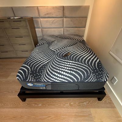 Sale Photo Thumbnail #3: The Sealy Full Size Hybrid Mattress offers lumbar support and a plush pillow top for added comfort. Its contemporary style makes it a suitable addition to any bedroom. This mattress is pre-owned.