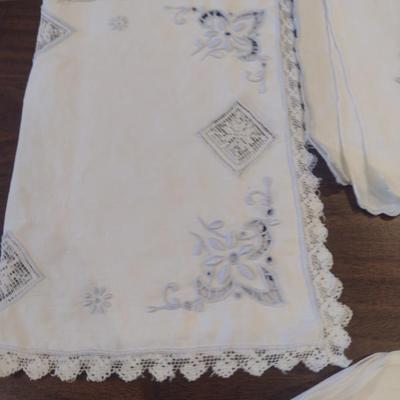 Vintage Embroidered Kerchiefs/Hand Towels