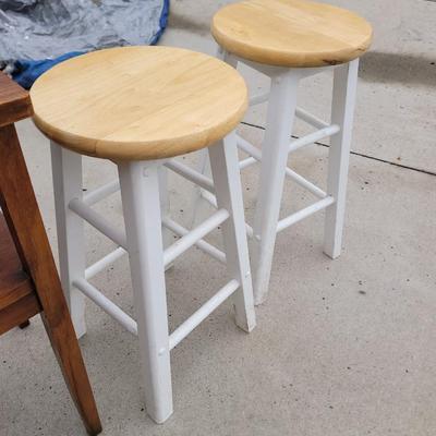 Sale Photo Thumbnail #802: The white barstools are 24" high, the red one is 29" high and the table os 28" high and about 16" x 16" square, could use some glue and a clamp and the white barstools have Slight leg scratches see pics