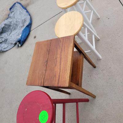 Sale Photo Thumbnail #803: The white barstools are 24" high, the red one is 29" high and the table os 28" high and about 16" x 16" square, could use some glue and a clamp and the white barstools have Slight leg scratches see pics